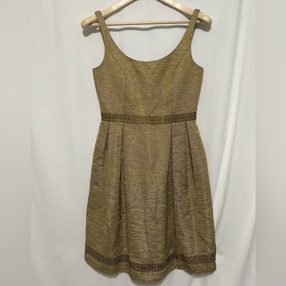 Carmen Mark Valvo Dress Size 6 Gold Fit and Flare Beaded Metallic Detail Pockets